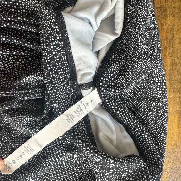 Lululemon size 4 leggings excellent condition! #lululemon - Picture 2 of 3